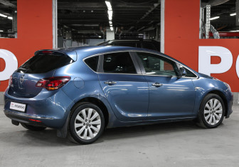 Подержанный автомобиль Opel Astra Hatchback 2013 года (5 фото)