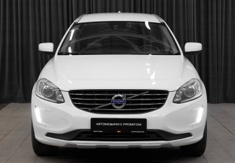 Подержанный автомобиль Volvo XC60 2017 года (2 фото)