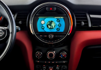 Подержанный автомобиль MINI Hatch 2021 года (15 фото)