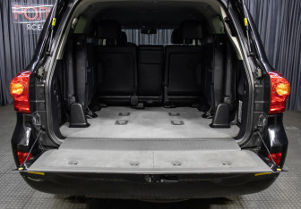 Подержанный автомобиль Toyota Land Cruiser Suv 2012 года (9 фото)