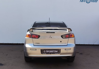 Подержанный автомобиль Mitsubishi Lancer Sedan 2013 года (7 фото)