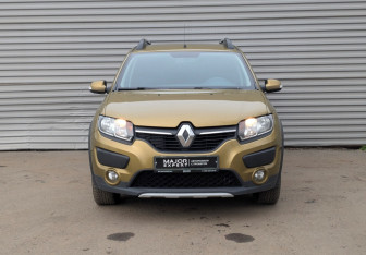 Подержанный автомобиль Renault Sandero 2017 года (2 фото)