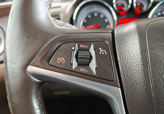 Подержанный автомобиль Opel Insignia Wagon 2011 года (14 фото)