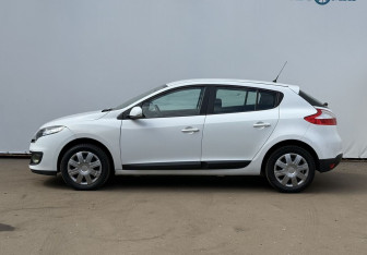 Подержанный автомобиль Renault Megane Hatchback 2013 года (8 фото)