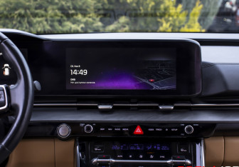 Подержанный автомобиль Kia Carnival 2021 года (16 фото)