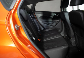 Подержанный автомобиль Ford Fiesta Hatchback 2015 года (9 фото)