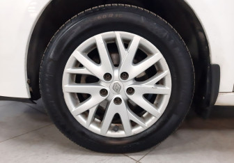 Подержанный автомобиль Renault Fluence 2013 года (9 фото)