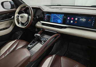 Подержанный автомобиль Geely Monjaro 2023 года (10 фото)