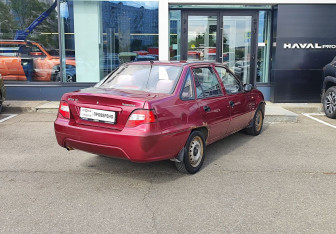 Подержанный автомобиль Daewoo Nexia Sedan 2012 года (5 фото)