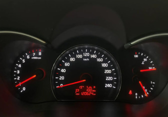 Подержанный автомобиль Kia Sorento 2015 года (15 фото)