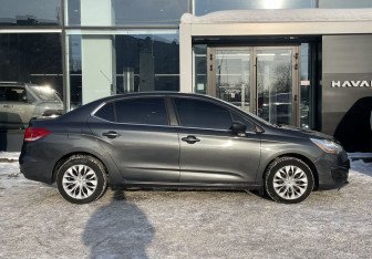 Подержанный автомобиль Citroen C4 Sedan 2014 года (4 фото)