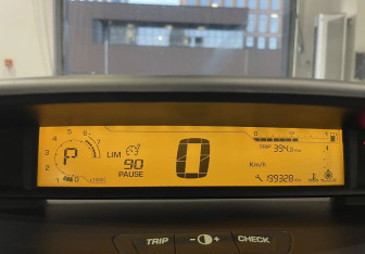 Подержанный автомобиль Citroen C4 Hatchback 2009 года (11 фото)