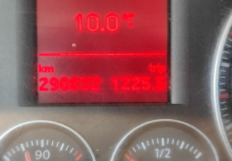 Подержанный автомобиль Volkswagen Touran 2008 года (14 фото)