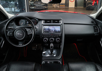 Подержанный автомобиль Jaguar E-Pace 2018 года (9 фото)