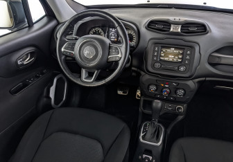 Подержанный автомобиль Jeep Renegade 2018 года (28 фото)