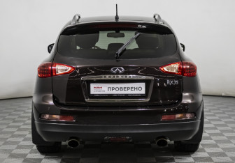 Подержанный автомобиль Infiniti EX 2009 года (6 фото)