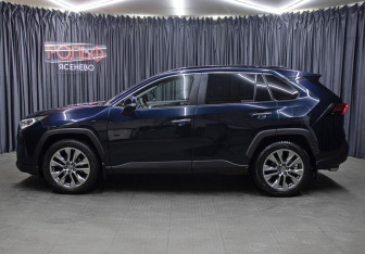 Подержанный автомобиль Toyota RAV4 2020 года (8 фото)