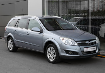 Подержанный автомобиль Opel Astra Wagon 2011 года (3 фото)