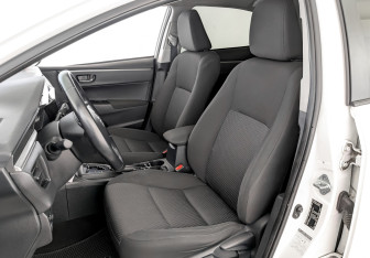 Подержанный автомобиль Toyota Corolla Sedan 2015 года (19 фото)