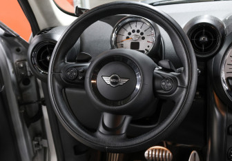 Подержанный автомобиль MINI Countryman 2013 года (16 фото)