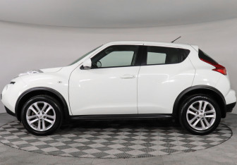 Подержанный автомобиль Nissan Juke 2014 года (8 фото)