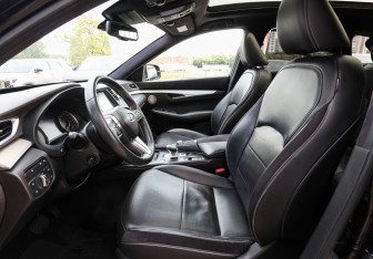 Подержанный автомобиль Infiniti QX50 2018 года (15 фото)