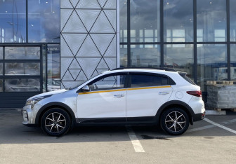 Подержанный автомобиль Kia Rio Hatchback 2020 года (8 фото)