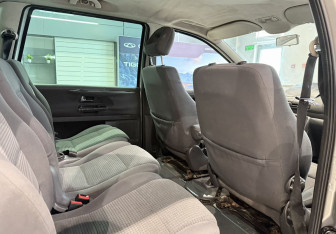 Подержанный автомобиль Volkswagen Sharan 2003 года (10 фото)