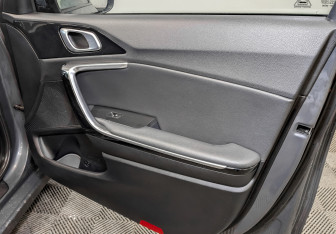 Подержанный автомобиль Kia Ceed Hatchback 2019 года (22 фото)