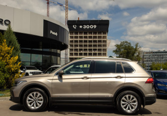 Подержанный автомобиль Volkswagen Tiguan 2021 года (6 фото)