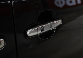 Подержанный автомобиль Toyota Alphard 2012 года (17 фото)