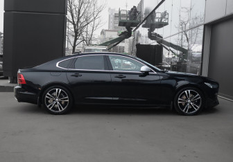 Подержанный автомобиль Volvo S90 2017 года (4 фото)