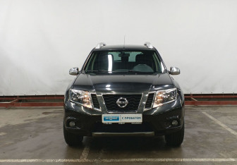 Подержанный автомобиль Nissan Terrano 2014 года (2 фото)