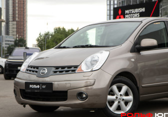 Подержанный автомобиль Nissan Note 2008 года (17 фото)
