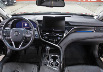 Подержанный автомобиль Toyota Camry Sedan 2023 года (14 фото)