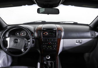 Подержанный автомобиль Kia Sorento 2004 года (14 фото)