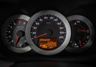 Подержанный автомобиль Toyota RAV4 2006 года (12 фото)