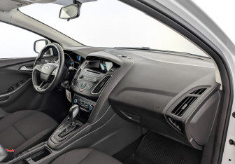 Подержанный автомобиль Ford Focus Hatchback 2018 года (11 фото)