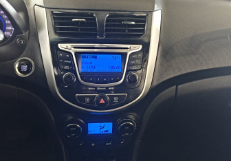 Подержанный автомобиль Hyundai Solaris Sedan 2013 года (14 фото)