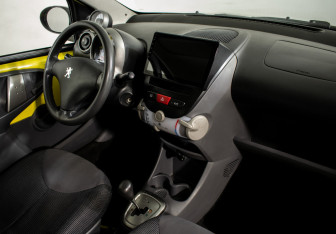 Подержанный автомобиль Peugeot 107 2008 года (10 фото)