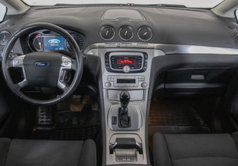 Подержанный автомобиль Ford S-MAX 2008 года (13 фото)