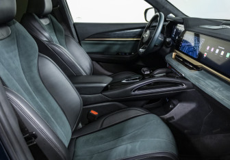 Подержанный автомобиль Geely Monjaro 2023 года (10 фото)