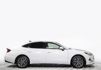 Подержанный автомобиль Hyundai Sonata 2020 года (4 фото)