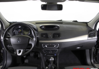 Подержанный автомобиль Renault Fluence 2012 года (13 фото)