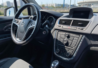 Подержанный автомобиль Opel Mokka 2013 года (9 фото)