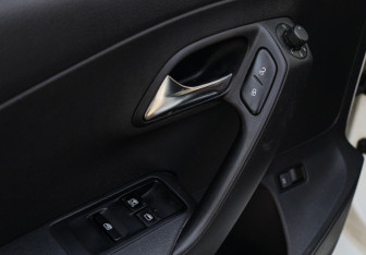 Подержанный автомобиль Volkswagen Polo Sedan 2016 года (13 фото)