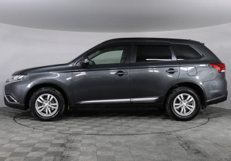 Подержанный автомобиль Mitsubishi Outlander 2021 года (8 фото)
