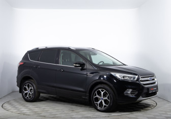 Подержанный автомобиль Ford Kuga 2018 года (3 фото)