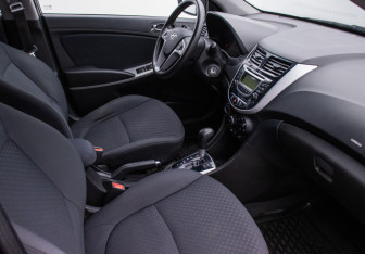 Подержанный автомобиль Hyundai Solaris Hatchback 2013 года (9 фото)