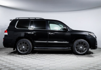 Подержанный автомобиль Lexus LX 2013 года (4 фото)